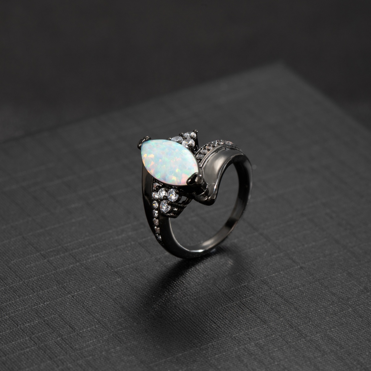 خاتم فاخر من الذهب الأسود مع ح - مراجعة Minimalist Ring Stackable وسعره