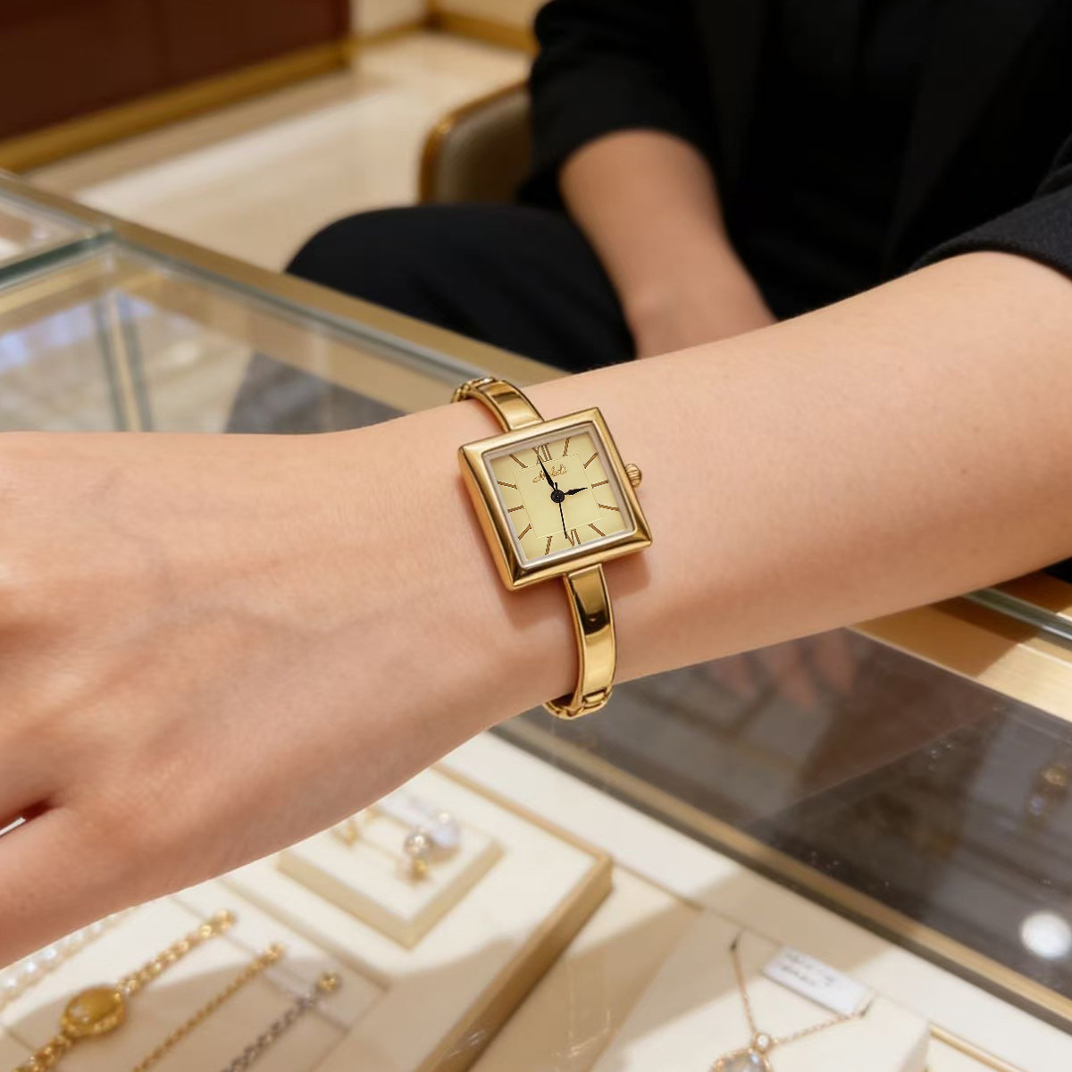 ساعة يد نسائية فاخرة لعام 2026 - مراجعة Jewelry Watches Brands وسعره